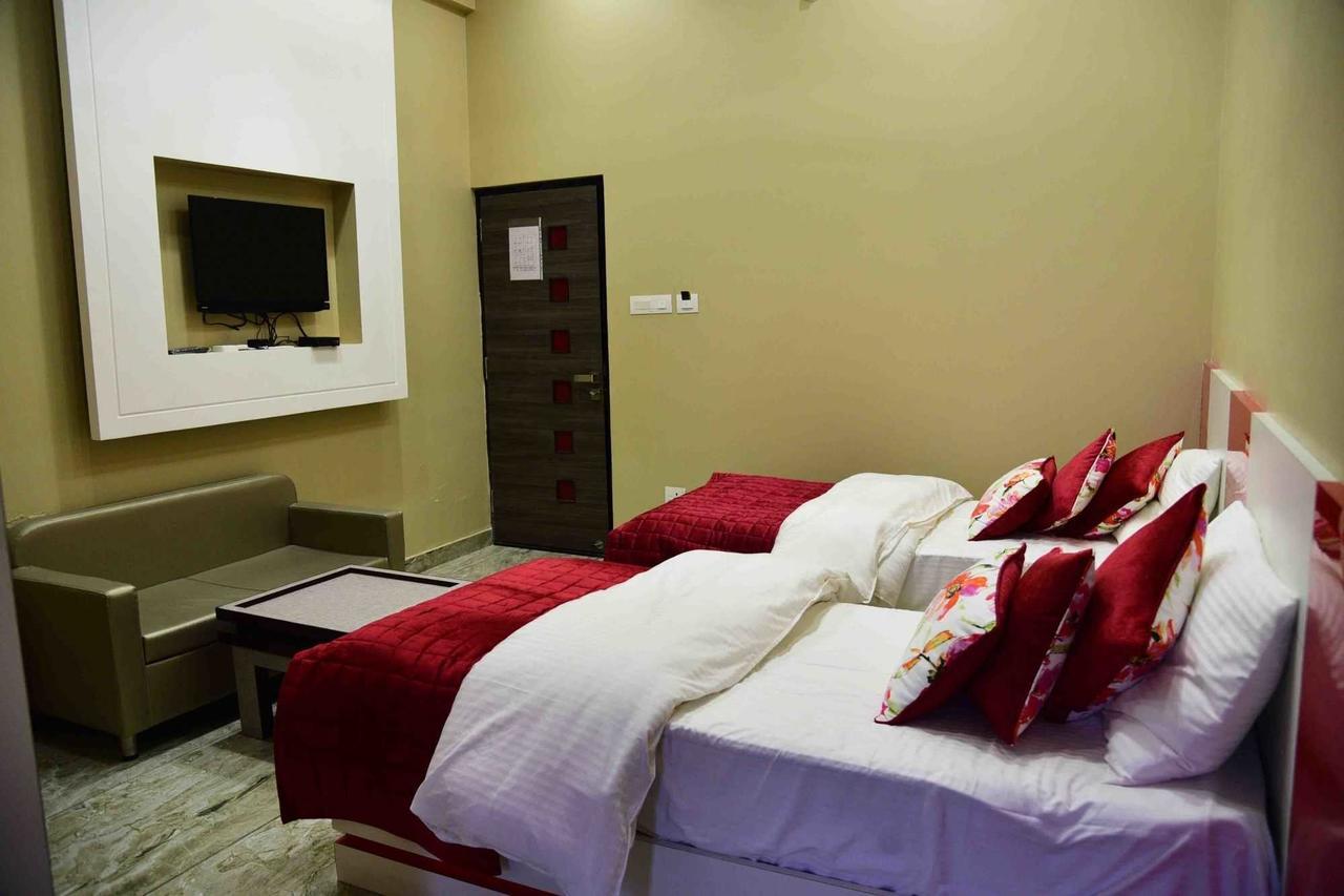 Fabhotel Kangra Roadway Inn Tanda Eksteriør bilde
