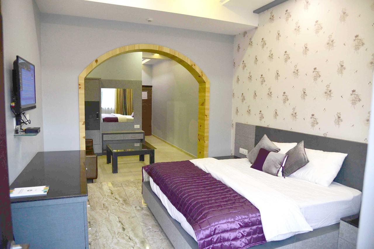 Fabhotel Kangra Roadway Inn Tanda Eksteriør bilde